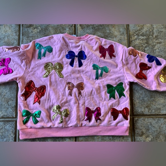 🎀QOS, NWOT, medium Multi Metallic Bows sweatshirt 🎀 - Picture 2 of 2